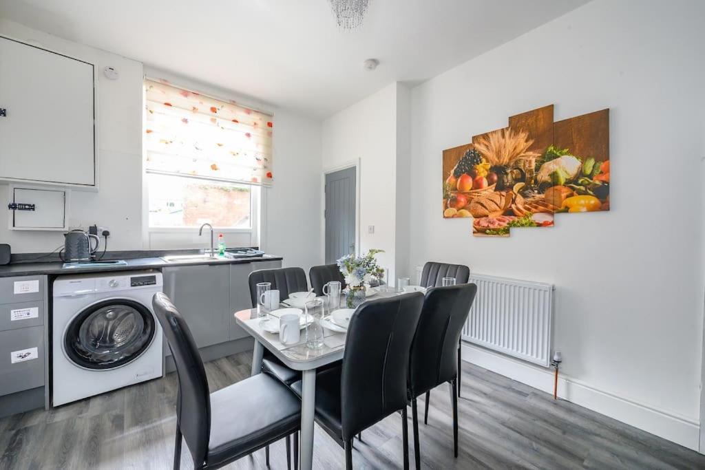 -16Pt- For Your Relaxed & Cosy Stay & Free Parking Leeds  Exterior photo